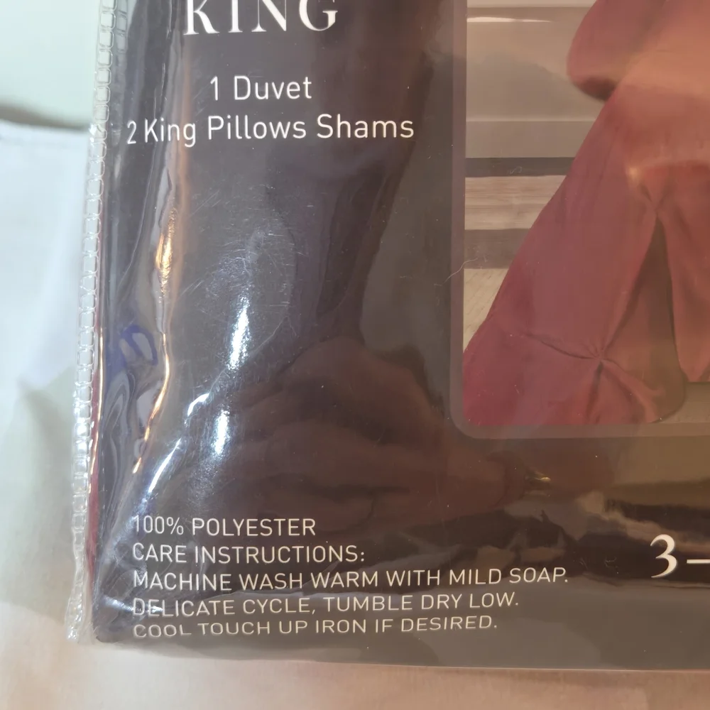 Luxurious Burgundy 3-Piece Duvet Set
